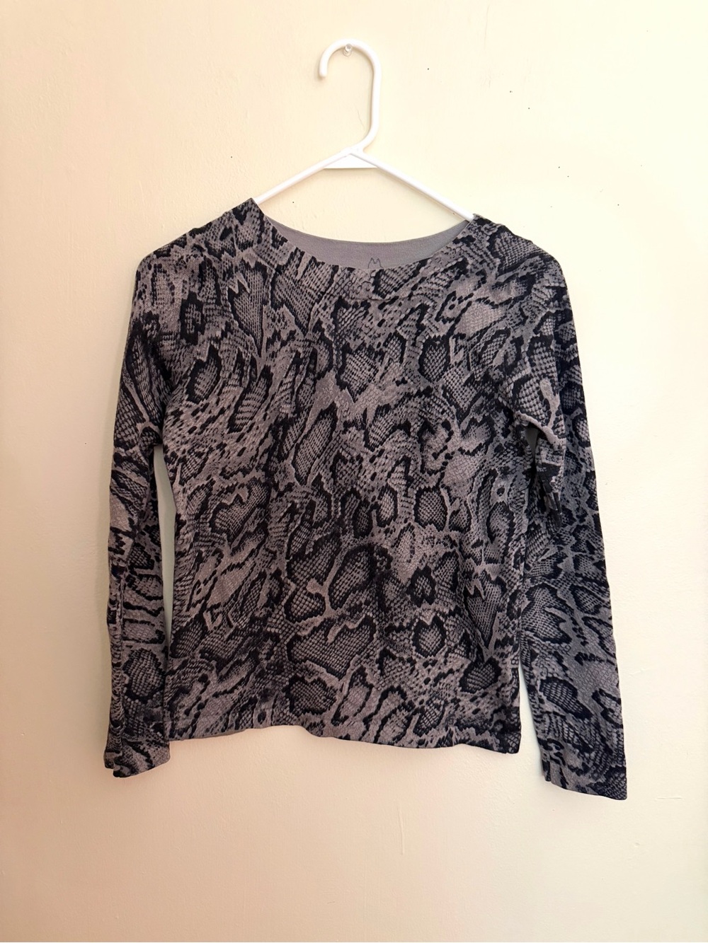 Womens Grey Snake-Print Long Sleeve Knit